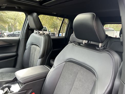 New 2025 Jeep Grand Cherokee Altitude image 15