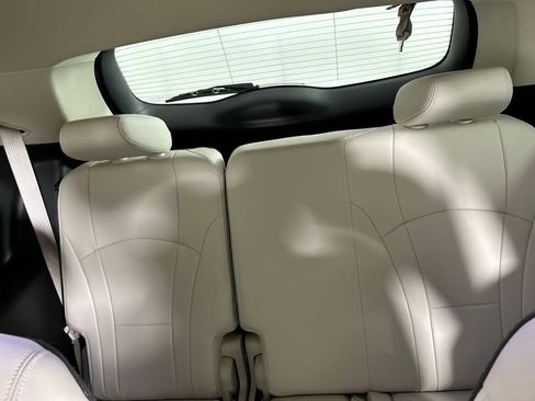 Used 2023 Buick Enclave Essence image 20