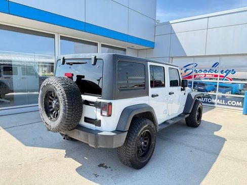 Used 2018 Jeep Wrangler Unlimited Rubicon w/ Connectivity Group image 31