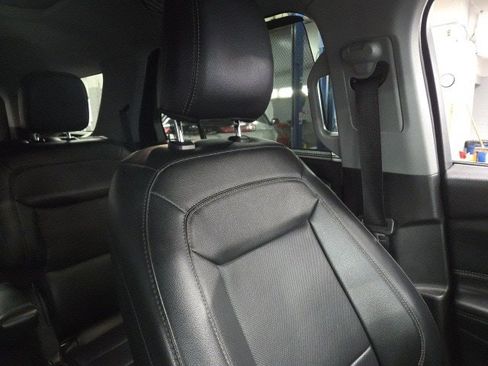 Used 2022 Ford Explorer Limited w/ Limited Technology Package image 32