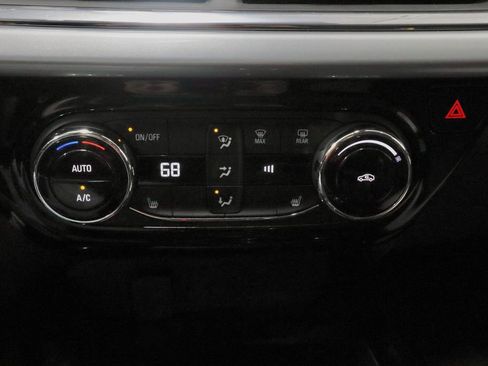 Used 2025 Chevrolet Trax LT w/ LT Convenience Package image 29