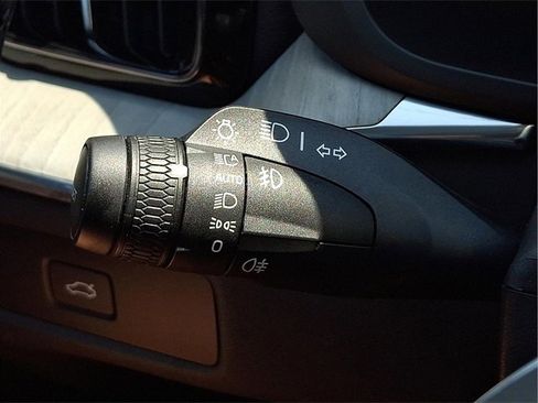 Certified 2025 Volvo XC60 B5 Plus image 23