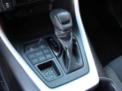 Used 2022 Toyota RAV4 LE w/ Carpet Mat Package (TMS) AWD/4WD image 29