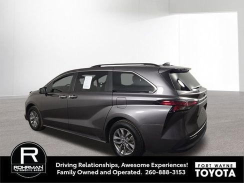 Used 2022 Toyota Sienna XLE w/ XLE Plus Package image 10