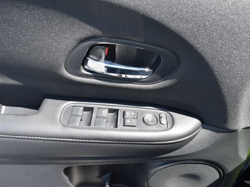 Certified 2021 Honda HR-V LX image 13