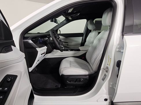 New 2026 Jeep Cherokee Overland w/ Advanced Pro Tech Group image 17