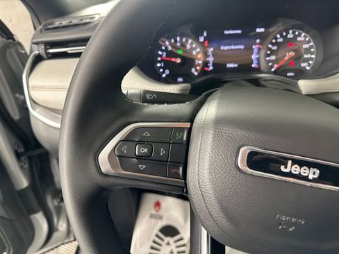 Used 2025 Jeep Compass Limited image 26