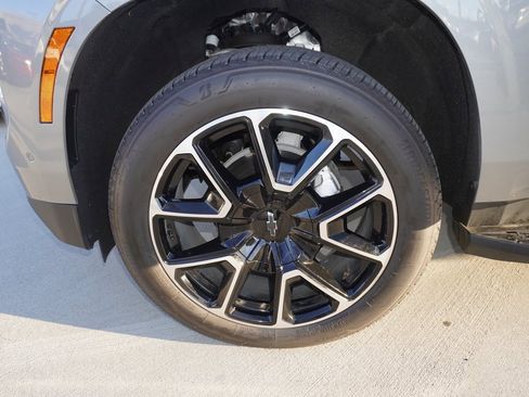 Used 2025 Chevrolet Suburban RST image 24