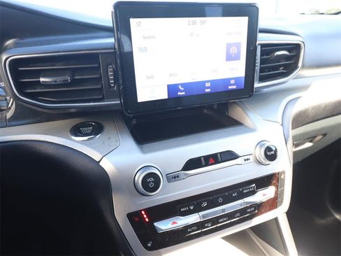 Certified 2022 Ford Explorer XLT w/ Equipment Group 202A image 17