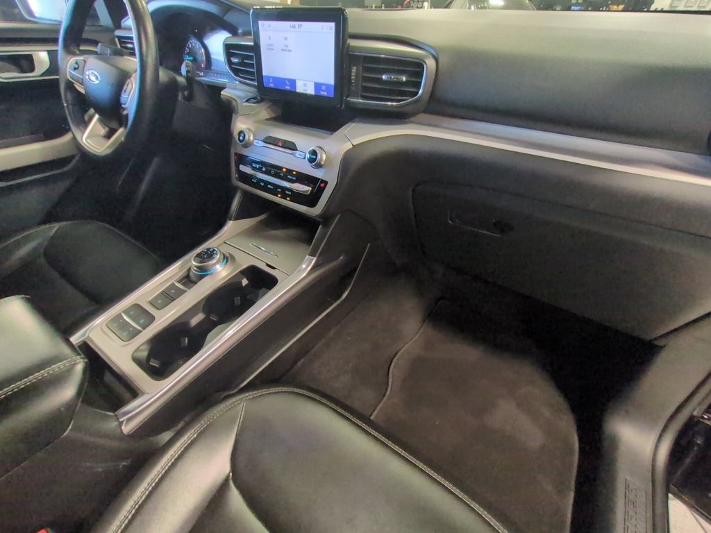Used 2024 Ford Explorer XLT w/ Equipment Group 202A RWD image 22