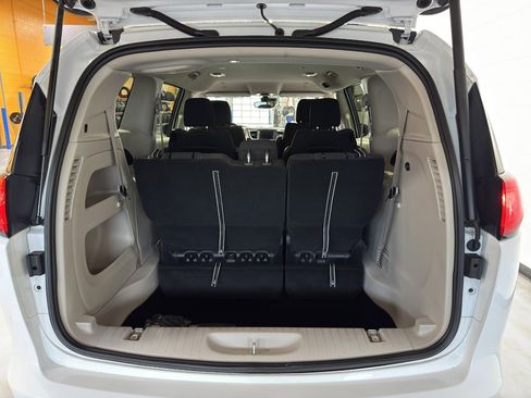 Used 2024 Chrysler Voyager LX image 22