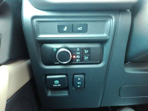 Used 2024 Ford Expedition Max XLT image 36