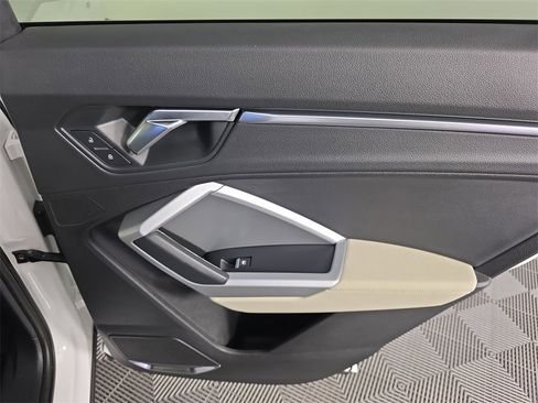 Used 2020 Audi Q3 2.0T Premium Plus w/ Premium Plus Package image 36