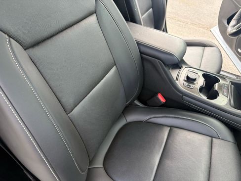 Used 2023 GMC Acadia SLT w/ Technology Package image 44