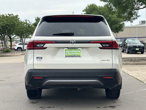 Used 2024 Toyota Grand Highlander AWD image 4