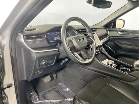 Used 2022 Jeep Grand Cherokee Altitude image 9