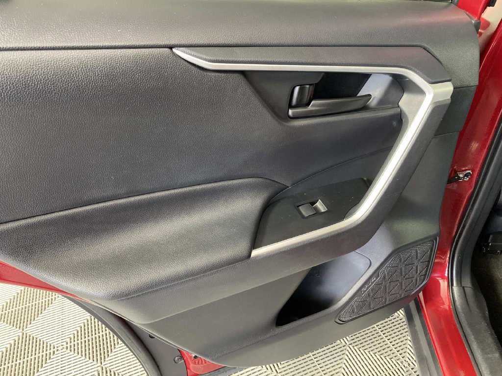 Used 2020 Toyota RAV4 LE w/ All Weather Liner Package AWD/4WD image 25