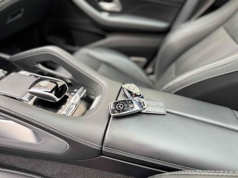 Used 2023 Mercedes-Benz Maybach GLS 600 4MATIC image 43