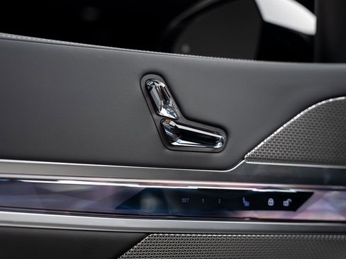 Used 2024 BMW i7 eDrive50 w/ M Sport Package image 53