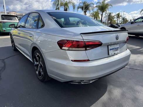 Used 2020 Volkswagen Passat 2.0T R-Line image 8