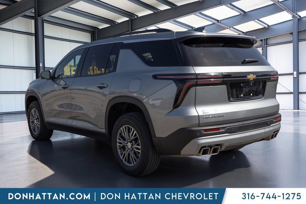 Used 2024 Chevrolet Traverse LT FWD image 24