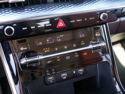 Used 2023 Kia Carnival SX Prestige image 18