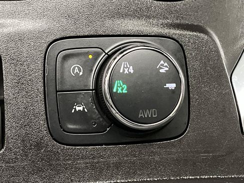 Certified 2023 Chevrolet Traverse LT w/ LT Premium Package AWD/4WD image 19
