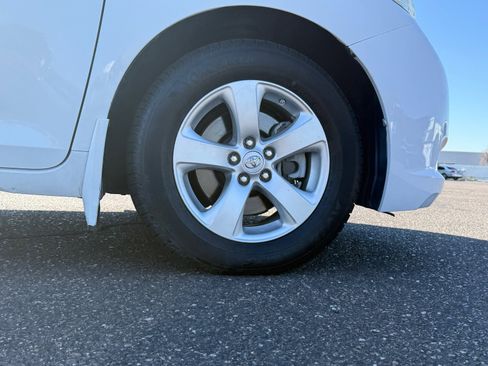 Used 2014 Toyota Sienna LE image 9