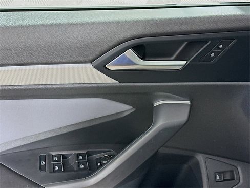 Used 2025 Volkswagen Jetta SE image 21