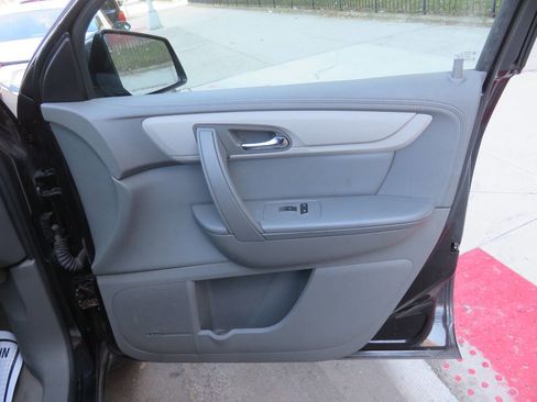 Used 2017 Chevrolet Traverse LT image 31