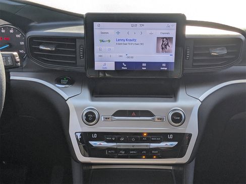 Used 2021 Ford Explorer XLT image 20