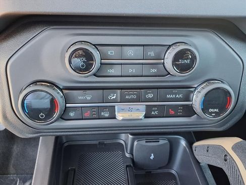 New 2025 Ford Bronco Badlands image 10