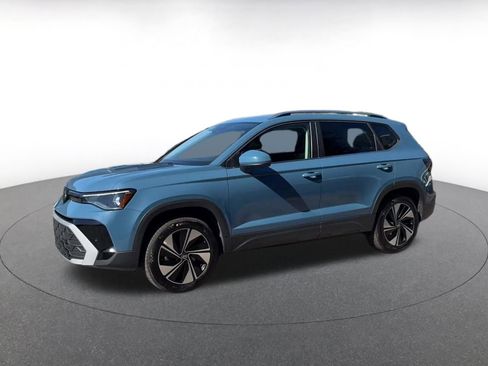 Used 2025 Volkswagen Taos SE image 7