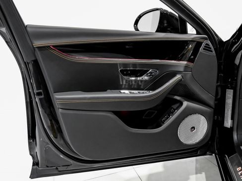 Used 2024 Bentley Flying Spur V8 image 42