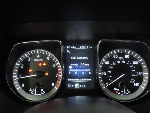 Used 2017 Nissan Titan SV image 20