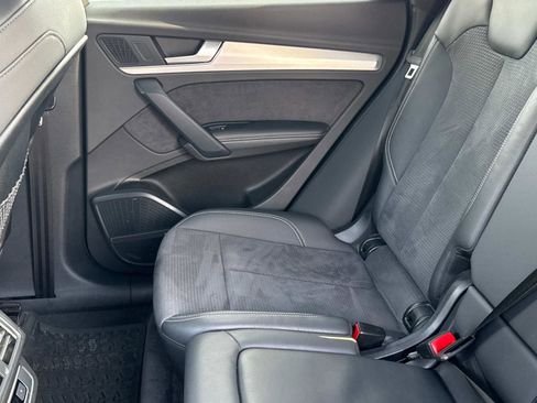 Used 2021 Audi Q5 e Premium Plus w/ Premium Plus Package image 13