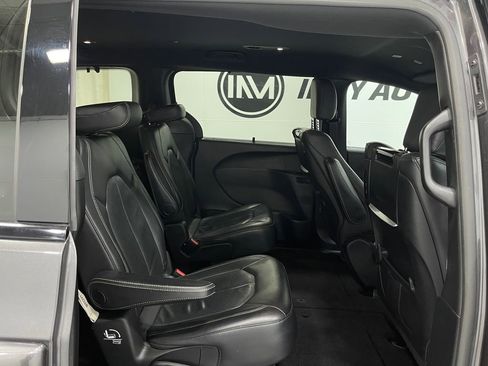 Used 2020 Chrysler Pacifica Touring-L w/ Advanced Safetytec Group image 33