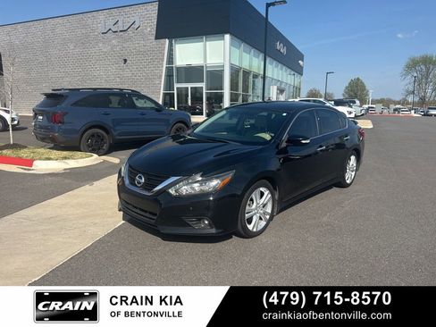 Used 2017 Nissan Altima 3.5 SL w/ 3.5 Technology Package image 24