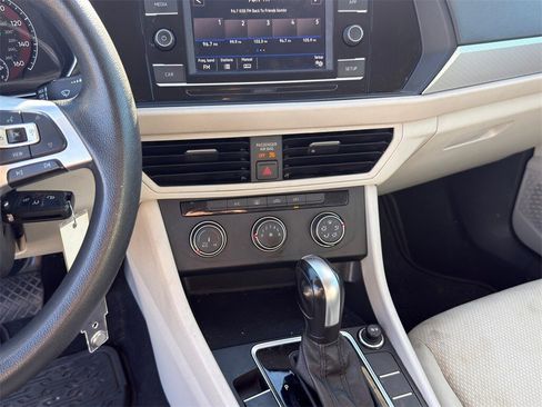 Used 2019 Volkswagen Jetta S image 15