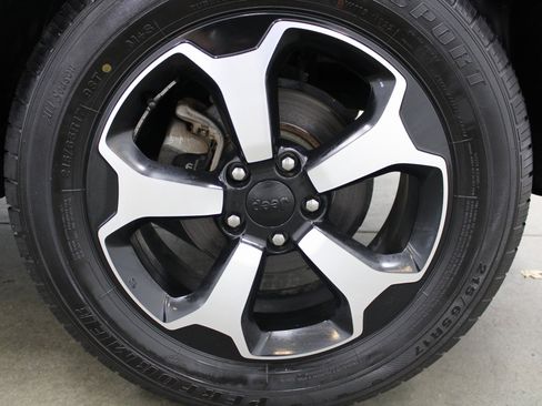 Used 2019 Jeep Renegade Trailhawk image 8