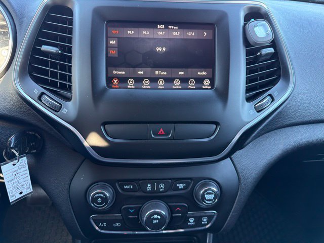 Used 2019 Jeep Cherokee Latitude w/ Cold Weather Group FWD image 20