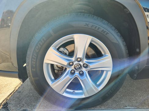 Used 2023 Toyota Highlander L image 11