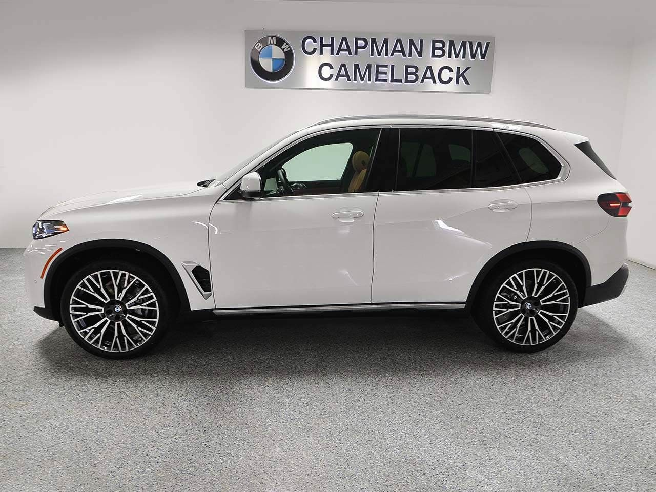 Used 2026 BMW X5 sDrive40i w/ Premium Package RWD image 3