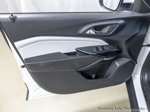 Used 2025 Chevrolet Trax LT w/ LT Convenience Package FWD image 18