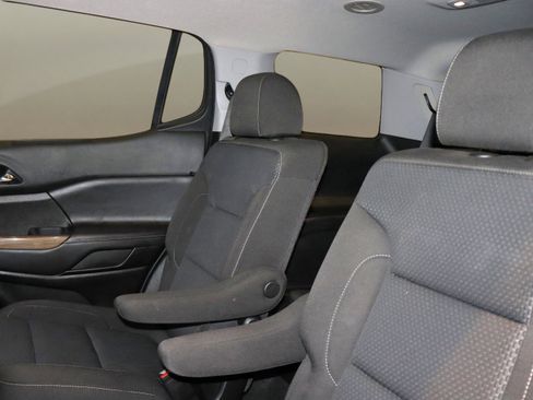 Used 2023 GMC Acadia SLE image 16