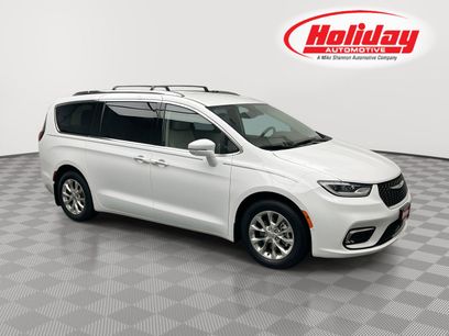 Used 2021 Chrysler Pacifica Touring-L w/ Premium & Safety Sphere Group