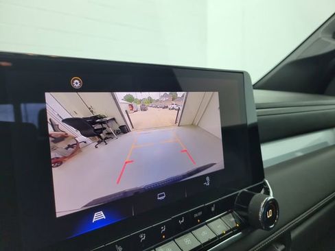 Used 2023 Chevrolet Colorado LT w/ LT Convenience Package II image 27