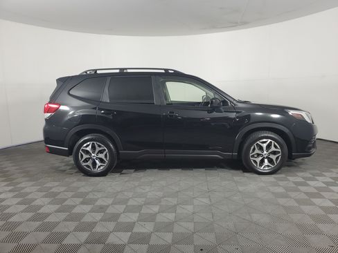 Used 2022 Subaru Forester Premium w/ Popular Package #1 AWD/4WD image 3