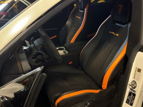 Used 2023 Lamborghini Urus Performante AWD/4WD image 15