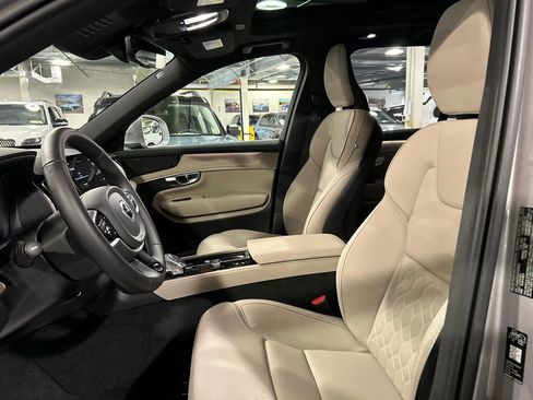 Used 2026 Volvo XC90 B6 Plus w/ Protection Package Premier AWD/4WD image 10